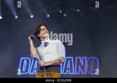 Rom, Italien. Oktober 2025. Damiano David führt am 11. Oktober 2025 die „Funny Little Fears“-Welttournee in Rom auf. (Foto: Emanuela Vertolli/Pacific Press/SIPA USA) Credit: SIPA USA/Alamy Live News Stockfoto