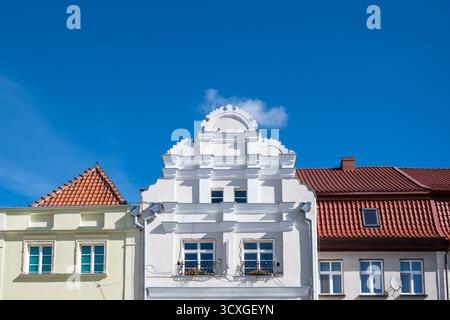 Farbenfrohe Fassaden von Renaissancehäusern in Gniew, Polen Stockfoto