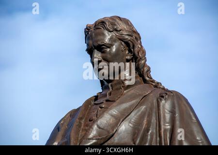 Bronzestatue von Sir Isaac Newton aus nächster Nähe auf St. Peter's Hill Stockfoto