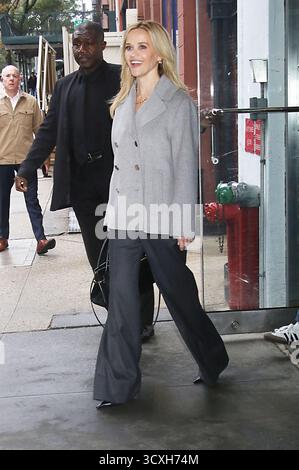 New York, USA. Oktober 2025. 14. Oktober 2025 Reese Witherspoon auf CBS Mornings, um über das neue Buch Gone Before Goodbye in New York zu sprechen. Credit: RW/Mediapunch Credit: MediaPunch Inc/Alamy Live News Stockfoto