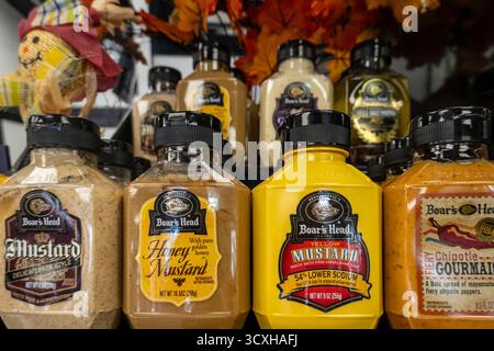 D'Agostino Supermarkt in New York City bietet eine große Auswahl an Produkten, USA 2025 Stockfoto