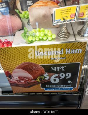 D'Agostino Supermarkt in New York City bietet eine große Auswahl an Produkten, USA 2025 Stockfoto