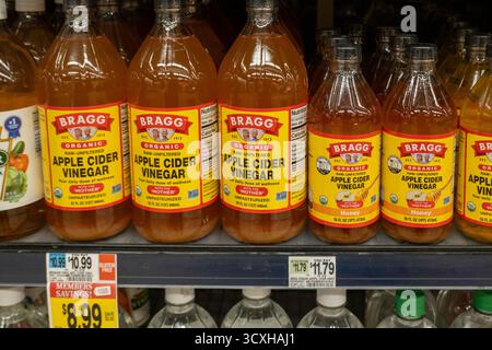 D'Agostino Supermarkt in New York City bietet eine große Auswahl an Produkten, USA 2025 Stockfoto