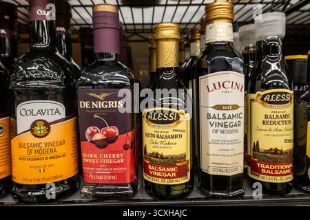 D'Agostino Supermarkt in New York City bietet eine große Auswahl an Produkten, USA 2025 Stockfoto