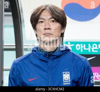 Seoul, Südkorea. Oktober 2025. Der südkoreanische Nationaltrainer Hong Myung-bo, während des Freundschaftsspiels zwischen Südkorea und Paraguay im Seoul World Cup Stadium am 14. Oktober 2025. (Foto: Lee Young-HO/SIPA USA) Credit: SIPA USA/Alamy Live News Stockfoto