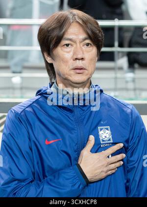 Seoul, Südkorea. Oktober 2025. Der südkoreanische Nationaltrainer Hong Myung-bo, während des Freundschaftsspiels zwischen Südkorea und Paraguay im Seoul World Cup Stadium am 14. Oktober 2025. (Foto: Lee Young-HO/SIPA USA) Credit: SIPA USA/Alamy Live News Stockfoto