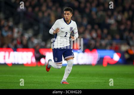 Derby, Großbritannien. Oktober 2025. England U21-Verteidiger Rico Lewis (Manchester City) während der Gruppe 4-Qualifikation zur UEFA U21 EURO 2027 zwischen England U21 und Andorra U21 im Pride Park Stadium, Derby, England, Vereinigtes Königreich am 13. Oktober 2025 Credit: Phil Duncan/Every Second Media Credit: Every Second Media/Alamy Live News Stockfoto