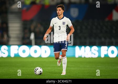 Derby, Großbritannien. Oktober 2025. Englands U21-Verteidiger Max Alleyne (Watford, Leihgabe von Manchester City) während der Gruppen4-Qualifikation zur UEFA U21 EURO 2027 zwischen England U21 und Andorra U21 im Pride Park Stadium, Derby, England, Vereinigtes Königreich am 13. Oktober 2025 Credit: Phil Duncan/Every Second Media Credit: Every Second Media/Alamy Live News Stockfoto