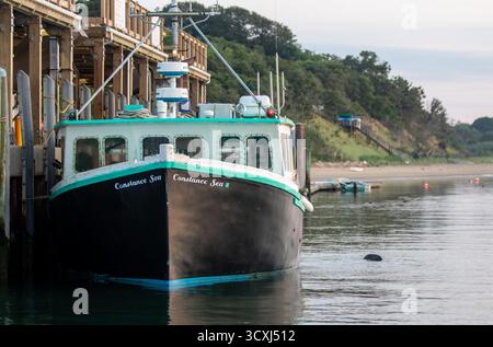 Konstanzer See kommerzielles Fischerboot in Chatham, Cape Cod. Authentische Seefahrtsszene in Neuengland, bereit für die nächste Reise. Stockfoto