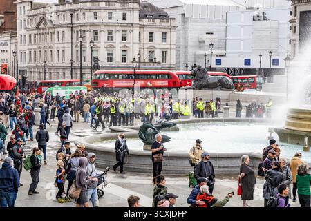 Pro-Palästina-Protest, London Trafalgar Square, 4. Oktober 2025, Demonstranten pro Palästina protestieren gegen Israel und mutmaßlichen Völkermord Stockfoto
