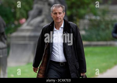 Hamburg, Deutschland. Oktober 2025. Der Mitkläger Stephan Hensel, Ex-Ehemann und Vater von C. Blocks Kindern, nimmt an dem Prozess gegen C. Block wegen angeblicher Kindesentführung Teil. Der Prozess gegen Block geht unter anderem um die mutmaßliche Entführung von zwei Kindern von Block aus Dänemark nach Deutschland am Silvesterabend 2023/2024. Quelle: Georg Wendt/dpa/Alamy Live News Stockfoto