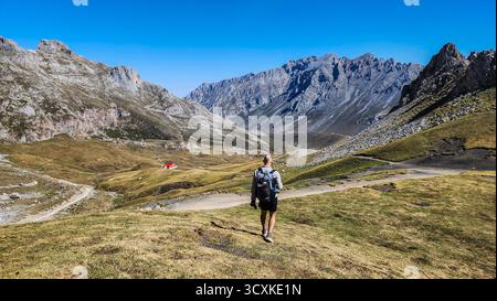 Trekking in Puerto de Áliva im Nationalpark Picos de Europa, Kantabrien, Spanien Stockfoto
