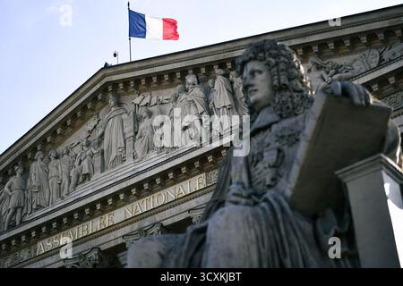 Paris, Frankreich. Oktober 2025. Dieses Foto zeigt die französische Nationalversammlung am 14. Oktober 2025 in Paris. Foto: Firas Abdullah/ABACAPRESS.COM Credit: Abaca Press/Alamy Live News Stockfoto