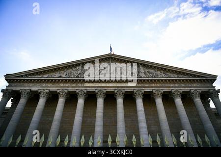 Paris, Frankreich. Oktober 2025. Dieses Foto zeigt die französische Nationalversammlung am 14. Oktober 2025 in Paris. Foto: Firas Abdullah/ABACAPRESS.COM Credit: Abaca Press/Alamy Live News Stockfoto