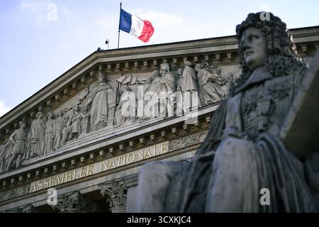 Paris, Frankreich. Oktober 2025. Dieses Foto zeigt die französische Nationalversammlung am 14. Oktober 2025 in Paris. Foto: Firas Abdullah/ABACAPRESS.COM Credit: Abaca Press/Alamy Live News Stockfoto