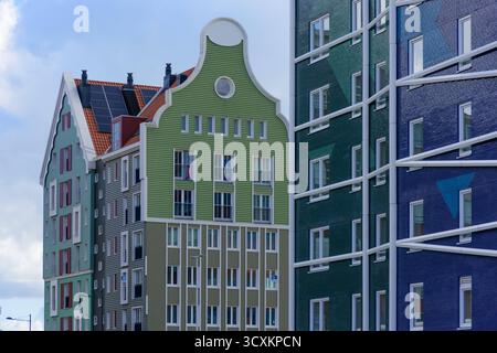 Zaanstad, postmoderne Wohnbauten // Zaanstad, postmoderne Wohnhäuser *** Zaanstad, postmoderne Wohnhäuser Zaanstad, postmoderne Apartmenthäuser Zaanstad, Postmoderne A Stockfoto