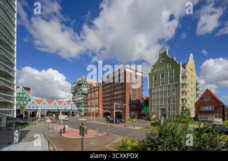 Zaanstad, postmoderne Wohnbauten // Zaanstad, postmoderne Wohnhäuser *** Zaanstad, postmoderne Wohnhäuser Zaanstad, postmoderne Apartmenthäuser Zaanstad, Postmoderne A Stockfoto