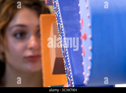 Battersea Evolution, London, Großbritannien. Oktober 2025. Fotoruf: Erschwingliche Kunstmesse bei Battersea Evolution. Quelle: Matthew Chattle/Alamy Live News Stockfoto