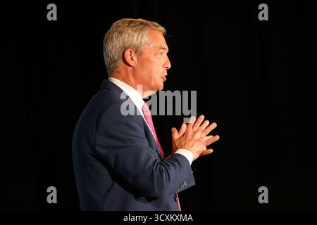 Das Bild vom 27. Juni 2024 zeigt Nigel Farage, den Führer der Reform UK, in Boston in Lincolnshire. Stockfoto