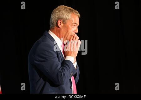 Das Bild vom 27. Juni 2024 zeigt Nigel Farage, den Führer der Reform UK, in Boston in Lincolnshire. Stockfoto
