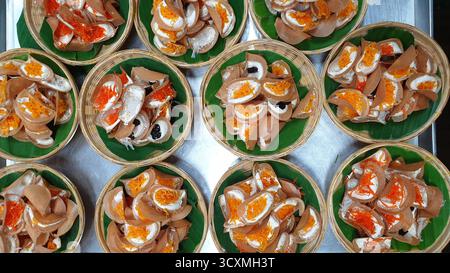 Thailändische knusprige Pfannkuchen in Körben Stockfoto