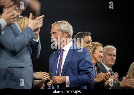 The NEC, Birmingham, UK – 6. September 2025 Nigel Farage Abgeordneter, Leader of Reform UK und Parlamentsabgeordneter für Clacton, hält die Schlussbemerkungen zum Abschluss von Tag 2 der Reform UK Conference 2025. Stockfoto