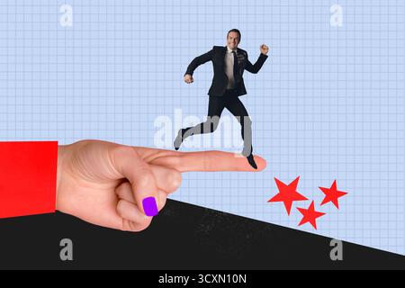 Kreative Pop-Collage von Person Jump Stand Finger Point Show Sterne auf blauem Hintergrund Stockfoto