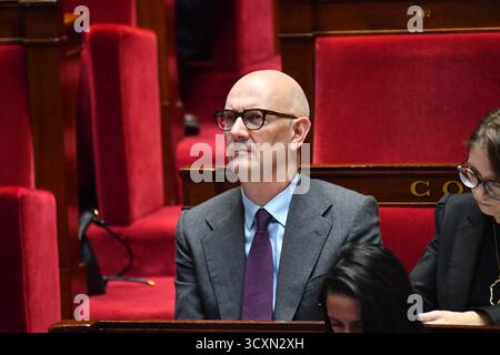 Paris, Frankreich. Oktober 2025. Roland LESCURE, Minister für Wirtschaft, Finanzen und Industrie, Energie und digitale Souveränität; während der allgemeinen politischen Rede von Premierminister Sébastien Lecornu, Nationalversammlung, Paris, 14. Oktober 2025 Foto: Karim Ait Adjedjou/ABACAPRESS.COM Credit: Abaca Press/Alamy Live News Stockfoto