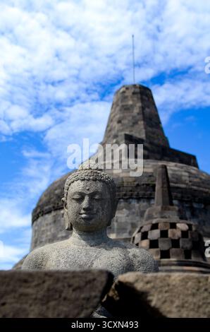 Antike buddhistische Stupas im Borobudur-Denkmal Stockfoto