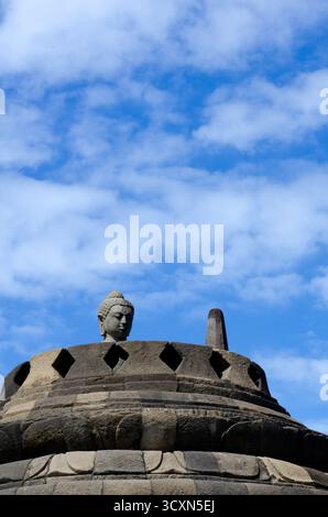 Antike buddhistische Stupas im Borobudur-Denkmal Stockfoto