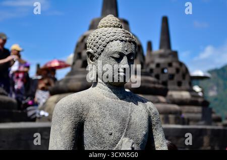 Antike buddhistische Stupas im Borobudur-Denkmal Stockfoto