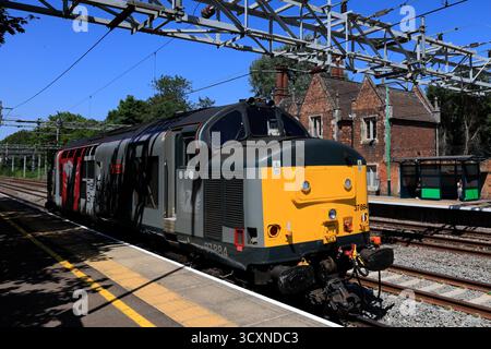 37884 Cepheus, Europhoenix Eisenbahnzug am Bahnhof Atherstone, Long Street, Atherstone, Warwickshire, England, UK Stockfoto
