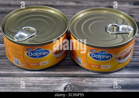 Kairo, Ägypten, 9. Oktober 2025: Dolphin Thunfisch fest, Dosenware aus Premium-Thunfisch, verkauft in festen Stücken statt Flocken oder Stückchen, vielseitig, Stockfoto