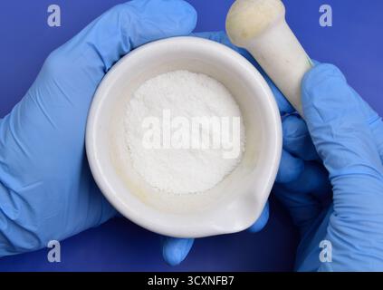 Ascorbinsäure ist eine organische Verbindung mit der Formel C6H8O6, die ursprünglich Hexuronsäure genannt wurde Stockfoto