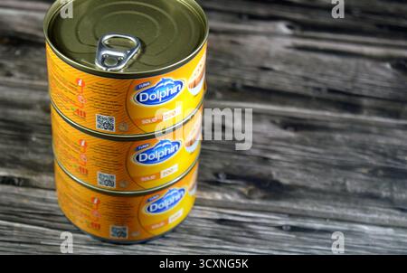 Kairo, Ägypten, 9. Oktober 2025: Dolphin Thunfisch fest, Dosenware aus Premium-Thunfisch, verkauft in festen Stücken statt Flocken oder Stückchen, vielseitig, Stockfoto