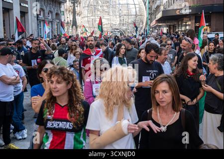 Vigo, Spanien. Oktober 2025. Eine Kundgebung zur Verteidigung der Menschenrechte in Palästina, ausgelöst durch den Völkermord der israelischen Regierung, organisiert von Gewerkschaften im ganzen Land, die zu einem Generalstreik zur Teilnahme an den Protesten aufrufen. Quelle: Xan Gasalla/Alamy Live News Stockfoto