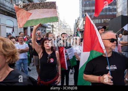 Vigo, Spanien. Oktober 2025. Eine Kundgebung zur Verteidigung der Menschenrechte in Palästina, ausgelöst durch den Völkermord der israelischen Regierung, organisiert von Gewerkschaften im ganzen Land, die zu einem Generalstreik zur Teilnahme an den Protesten aufrufen. Quelle: Xan Gasalla/Alamy Live News Stockfoto