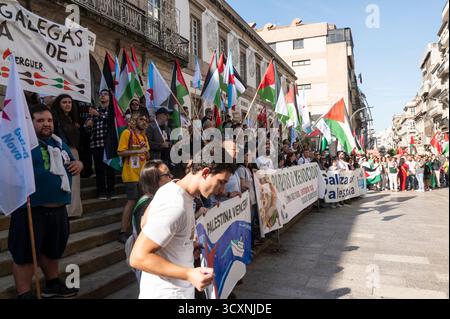 Vigo, Spanien. Oktober 2025. Eine Kundgebung zur Verteidigung der Menschenrechte in Palästina, ausgelöst durch den Völkermord der israelischen Regierung, organisiert von Gewerkschaften im ganzen Land, die zu einem Generalstreik zur Teilnahme an den Protesten aufrufen. Quelle: Xan Gasalla/Alamy Live News Stockfoto
