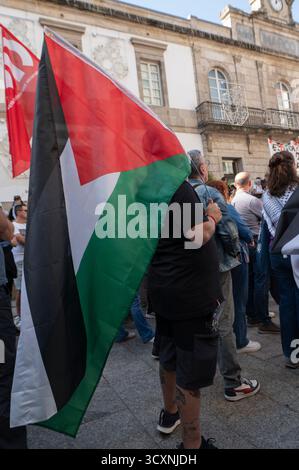 Vigo, Spanien. Oktober 2025. Eine Kundgebung zur Verteidigung der Menschenrechte in Palästina, ausgelöst durch den Völkermord der israelischen Regierung, organisiert von Gewerkschaften im ganzen Land, die zu einem Generalstreik zur Teilnahme an den Protesten aufrufen. Quelle: Xan Gasalla/Alamy Live News Stockfoto