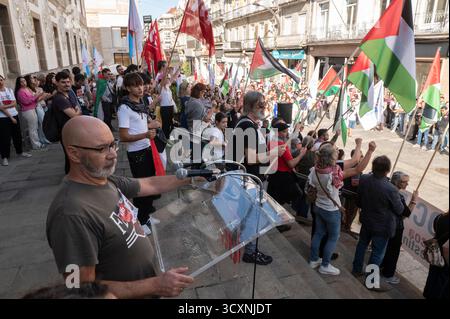 Vigo, Spanien. Oktober 2025. Eine Kundgebung zur Verteidigung der Menschenrechte in Palästina, ausgelöst durch den Völkermord der israelischen Regierung, organisiert von Gewerkschaften im ganzen Land, die zu einem Generalstreik zur Teilnahme an den Protesten aufrufen. Quelle: Xan Gasalla/Alamy Live News Stockfoto