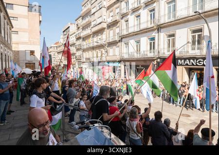 Vigo, Spanien. Oktober 2025. Eine Kundgebung zur Verteidigung der Menschenrechte in Palästina, ausgelöst durch den Völkermord der israelischen Regierung, organisiert von Gewerkschaften im ganzen Land, die zu einem Generalstreik zur Teilnahme an den Protesten aufrufen. Quelle: Xan Gasalla/Alamy Live News Stockfoto