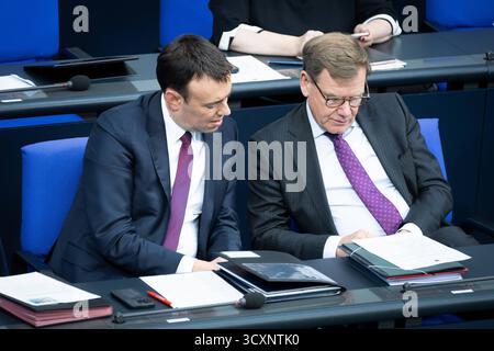 Sitzungswoche, Bundestag, Nils Schmid, SPD, Johann Wadephul, CDU Reichstagsgebäude, Bundestag, Sitzung, Plenum, Nils Schmid, SPD, Johann Wadephul, CDU Berlin Berlin DE *** Bundestag, Bundestag, Plenum, Nils Schmid, SPD, Johann Wadephul, CDU-Reichstagsgebäude, Nils Schmid, SPD, Johann Wadephul, CDU Berlin Berlin GER Stockfoto