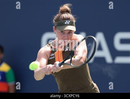 Die tschechische Tennisspielerin Linda Noskova (CZE) im Einsatz bei den US Open Championships 2025, USTA Billie Jean King National Tennis Center, Flushing Meadows, N Stockfoto