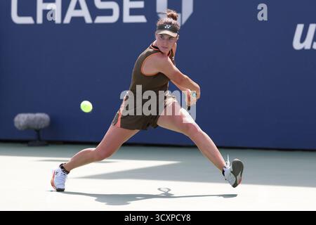 Die tschechische Tennisspielerin Linda Noskova (CZE) im Einsatz bei den US Open Championships 2025, USTA Billie Jean King National Tennis Center, Flushing Meadows, N Stockfoto