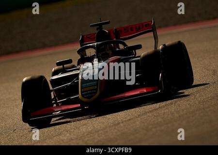 BARCELONA, SPANIEN - 15. OKTOBER: Hiyu Yamakoshi aus Japan und (20) Van Amersfoort Racing fahren während des ersten Tages der FIA Formel 3 Nachsaison-Tests auf dem Circuit de Barcelona Catalunya am 15. Oktober 2025 in Barcelona, Spanien. (Foto von Pablo Rodriguez/Quality Sport Images) Stockfoto
