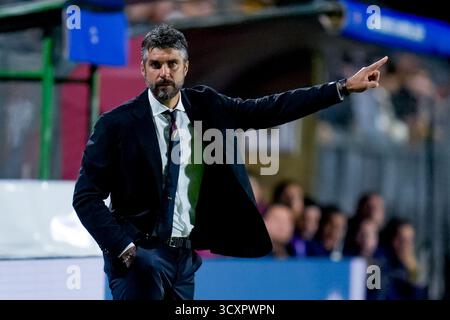 Rom, Italien. Oktober 2025. Alessandro Spugna Head Coach der AS Roma Gesten während des MD2-Spiels zwischen AS Roma und FC Barcelona im Stadio Tre Fontane am 15. Oktober 2025 in Rom. Quelle: Giuseppe Maffia/Alamy Live News Stockfoto