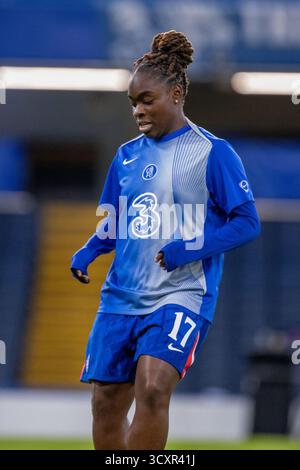 London, Großbritannien. Oktober 2025. Sandy Baltimore (17 Chelsea) vor dem Spiel zwischen Chelsea und Paris FC in der UEFA Women's Champions League in Stamford Bridge, London, England am Mittwoch, den 15. Oktober 2025. Quelle: SPP Sport Pressefoto. /Alamy Live News Stockfoto