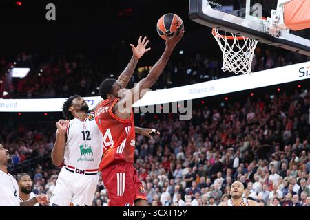 München, Deutschland. Oktober 2025. Deutschland, München, 2025 10 14: FC Bayern München - EA7 Emporio Armani Mailand, EuroLeague 2025-2026 Runde 4 im SAP Garden. Deutschland, München, 2025 10 14: FC Bayern München - EA7 Emporio Armani Mailand, EuroLeague 2025-2026 Runde 4 bei SAP Garden.FC Bayern München gewinnt 64-53 (Credit Image: © Fabrizio Andrea Bertani/Pacific Press via ZUMA Press Wire) NUR REDAKTIONELLE VERWENDUNG! Nicht für kommerzielle ZWECKE! Stockfoto