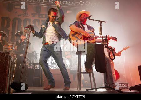 Alec Voelkel (Boss Burns) und Sascha Vollmer (Hoss Power), Sänger der Band The BossHoss auf ihrer Back to the Boots Tour 2025 im Capitol Hannover On Stockfoto