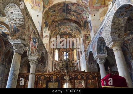 Pantanassa Kloster aus dem 15. Jahrhundert n. Chr., prächtige Fresken zieren die Kirche, verzierte Säulen umrahmen den Altar, Mystras, Mistra, UNESCO World He Stockfoto
